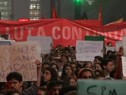 Muere un joven de 18 años en las masivas protestas de Brasil