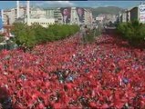 Miles de seguidores arropan a Erdogan en un mitin en Erzurum