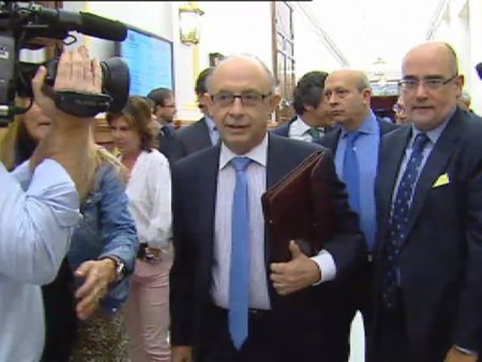 Las explicaciones de Montoro sobre las propiedades de la Infanta no convencen