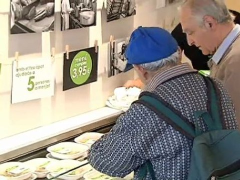 El Ayuntamiento de Barcelona repartirá tarjetas de crédito para los más necesitados