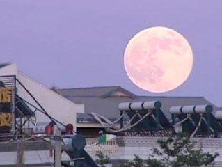 La &#039;superluna&#039; ilumina el cielo de todo el mundo