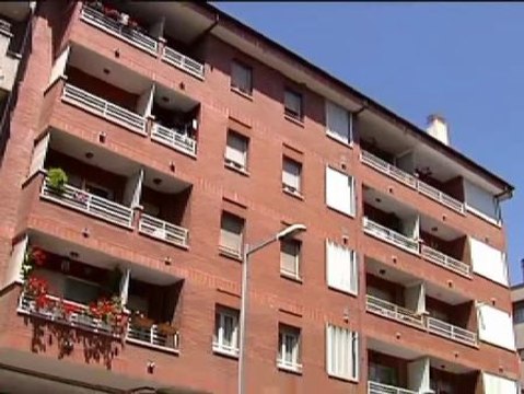 Fallece un niño de dos años al caer desde un cuarto piso en Vic