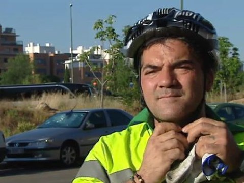 Los operarios de basuras obligados a llevar casco de ciclista