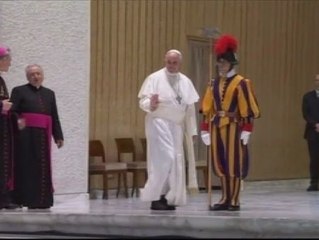 El Papa critica a los clérigos ambiciosos y trepadores