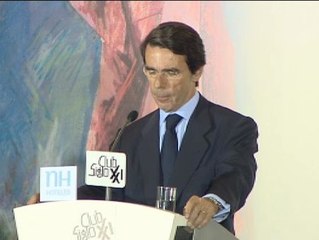 Aznar:  "La actitud de no estar contra nadie, sino de estar con los españoles"