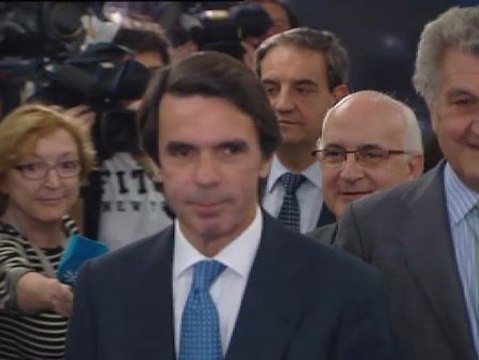 Ningún ministro acude al acto de Aznar en el Congreso