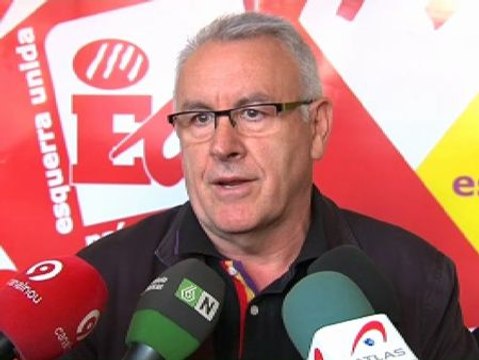 Cayo Lara lamenta que Wert quiera poner una pila de agua bendita en la puerta de los colegios