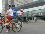 Sanitarios madrileños sobre ruedas, contra la privatización de seis hospitales públicos