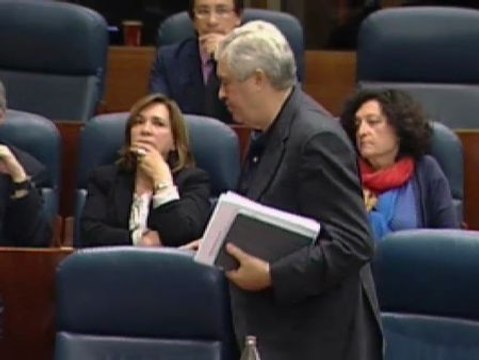 Echevarría expulsa a tres diputados socialistas de la Asamblea de Madrid
