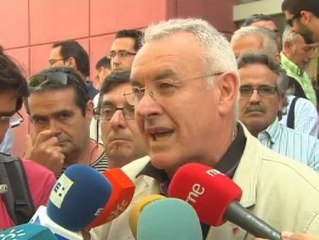 Cayo Lara dice que las encuestan castigan al bipartidismo "por el daño que hacen a los ciudadanos"