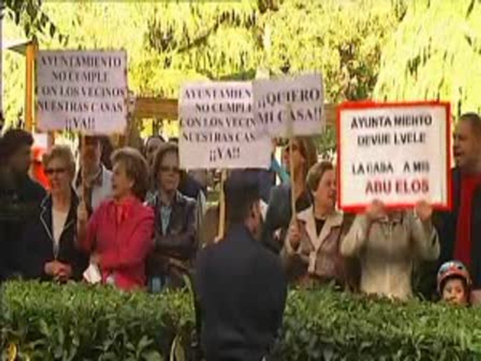 Vecinos de San Fernando de Henares abuchean a Esperanza Aguirre e Ignacio González