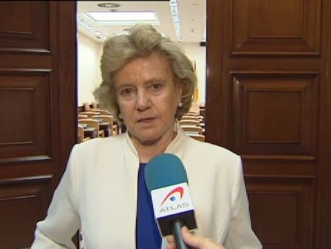 La Defensora del Pueblo pide un arbitraje único e independiente para los preferentistas