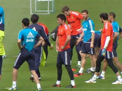 Mourinho : Me gusta más Diego López que Casillas