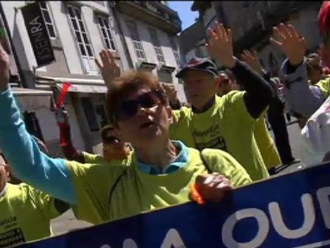 Multitudinaria protesta de los afectados por las participaciones preferentes en toda Galicia