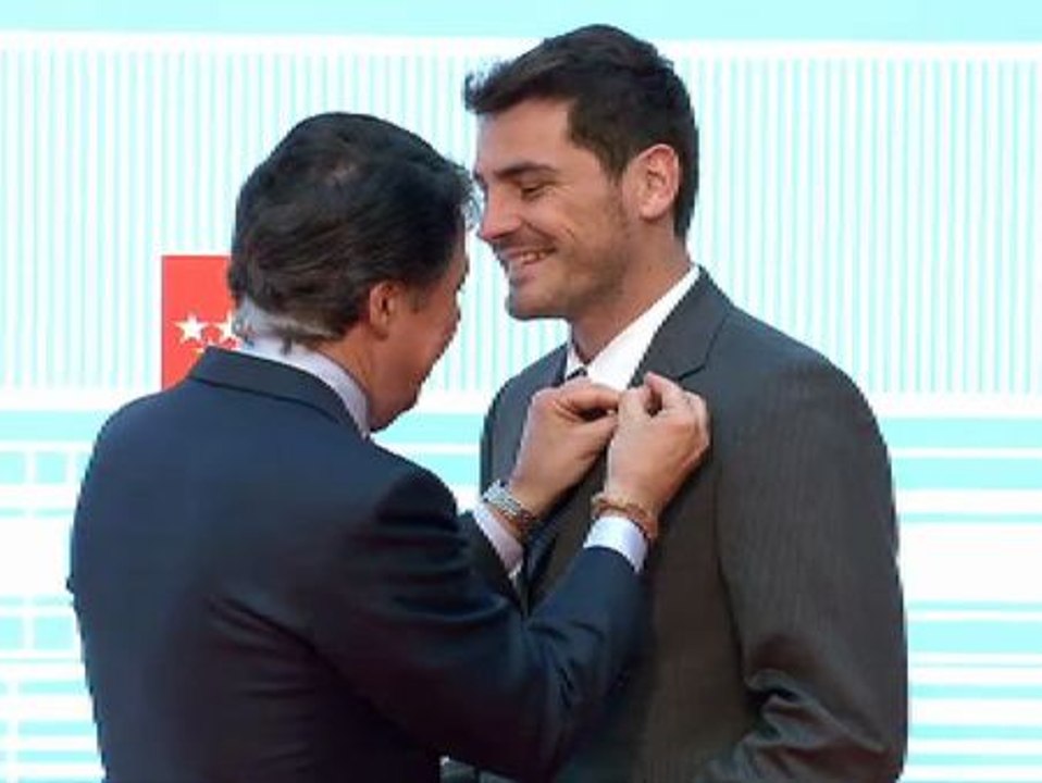 Casillas y Esperanza Aguirre reciben la medalla de Oro de la Comunidad de Madrid