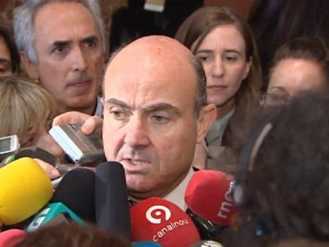 De Guindos: Los datos del mes de abril son positivos