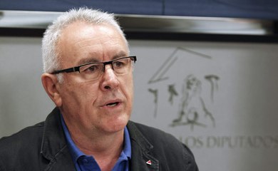 Lara: "Aznar está bien donde está"