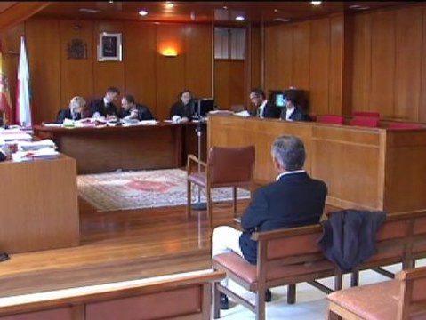 Un profesor se enfrenta a 54 años de cárcel por abusar presuntamente de 10 de sus alumnas