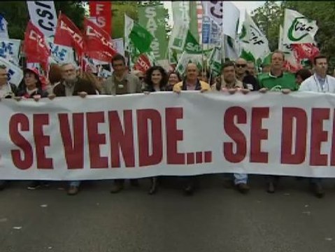 Miles de personas participan en el centro de Madrid en una nueva marea blanca