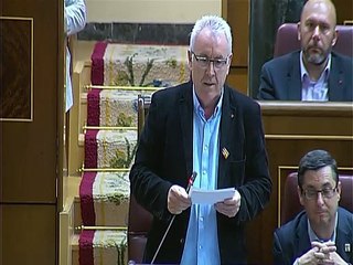 Sáenz de Santamaría reprocha a Cayo Lara que IU no paga los impuestos