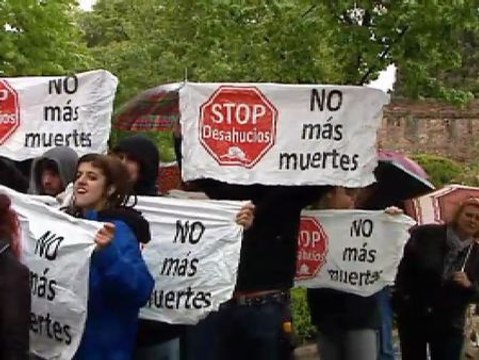 Rajoy recibe a su homólogo irlandés en Granada entre gritos y abucheos