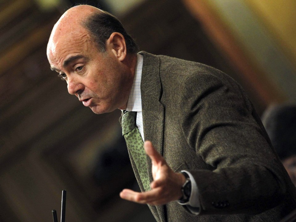 De Guindos dice que la política monetaria europea "está rota"