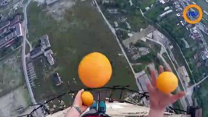 Il fait du monocycle sur le bord d'une cheminée à 255 mètres de hauteur !