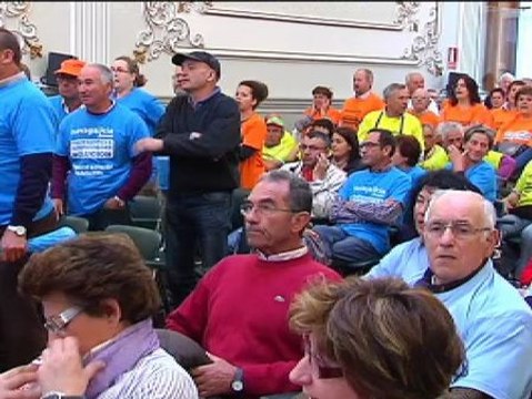 Los afectados por las preferentes suspenden el pleno de la Diputación de Pontevedra