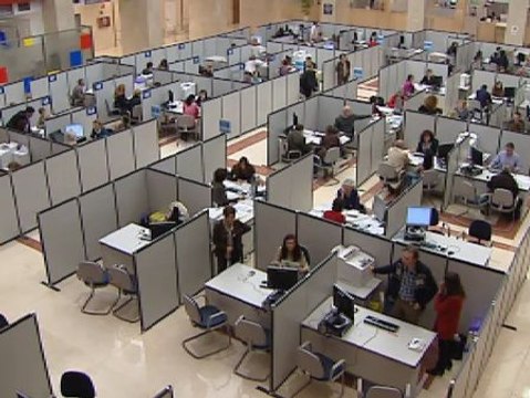 El Gobierno aplaza dos años el cumplimiento del objetivo de déficit y empeora las previsiones económicas