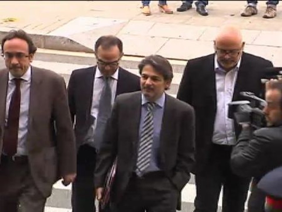 Pitos y abucheos para recibir a Oriol Pujol en el TSJC