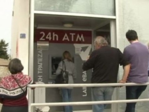 Los bancos chipriotas seguirán cerrados al menos hasta el jueves