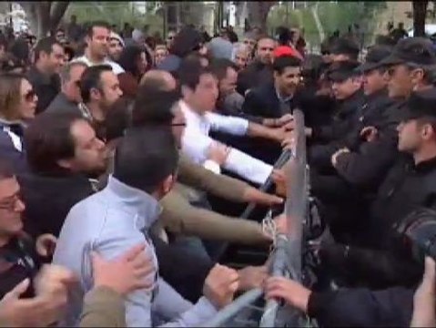 El Gobierno chipriota estudia quedarse con el 15 por ciento de los depósitos de más 100.000 euros