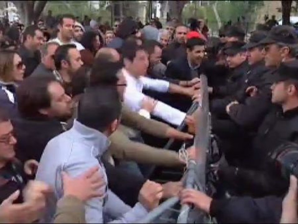 El Gobierno chipriota estudia quedarse con el 15 por ciento de los depósitos de más 100.000 euros