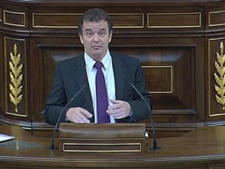 Bosch desafía el reglamento y es también expulsado de la tribuna