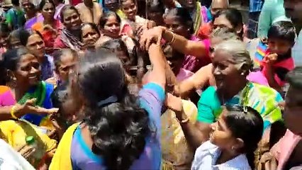 கண்ணுகண்ணு என்று வாஞ்சையுடன் அழைக்கும் இந்த உழைக்கும் மகளிரின் குரலாய் என் குரல் ஒலிக்கும்!