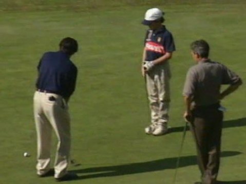 El expresidente Aznar, su mujer y su hijo pequeño habrían recibido clases de golf con dinero público en 2001