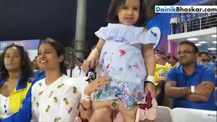 मैच के दौरान जीवा ने तमिल फिल्म -अदुकलम के गाने पर किया डांस