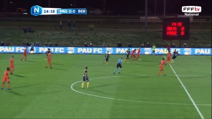 Super action mais le gardien de Pau sort bien.