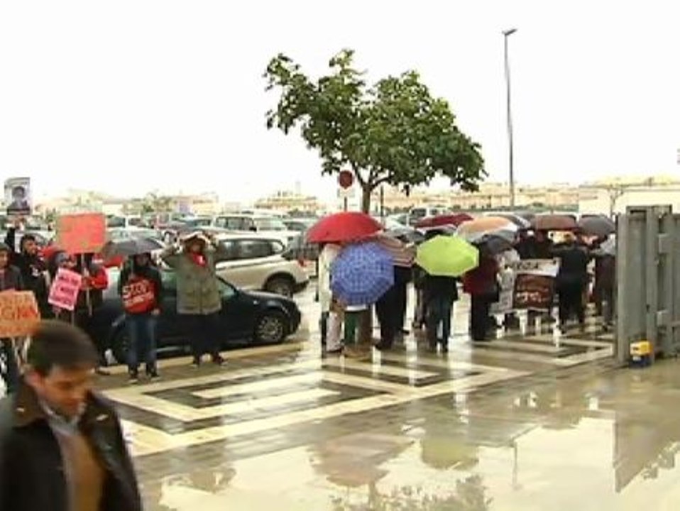 Los bebés robados denuncian en Málaga el abandono de la Justicia