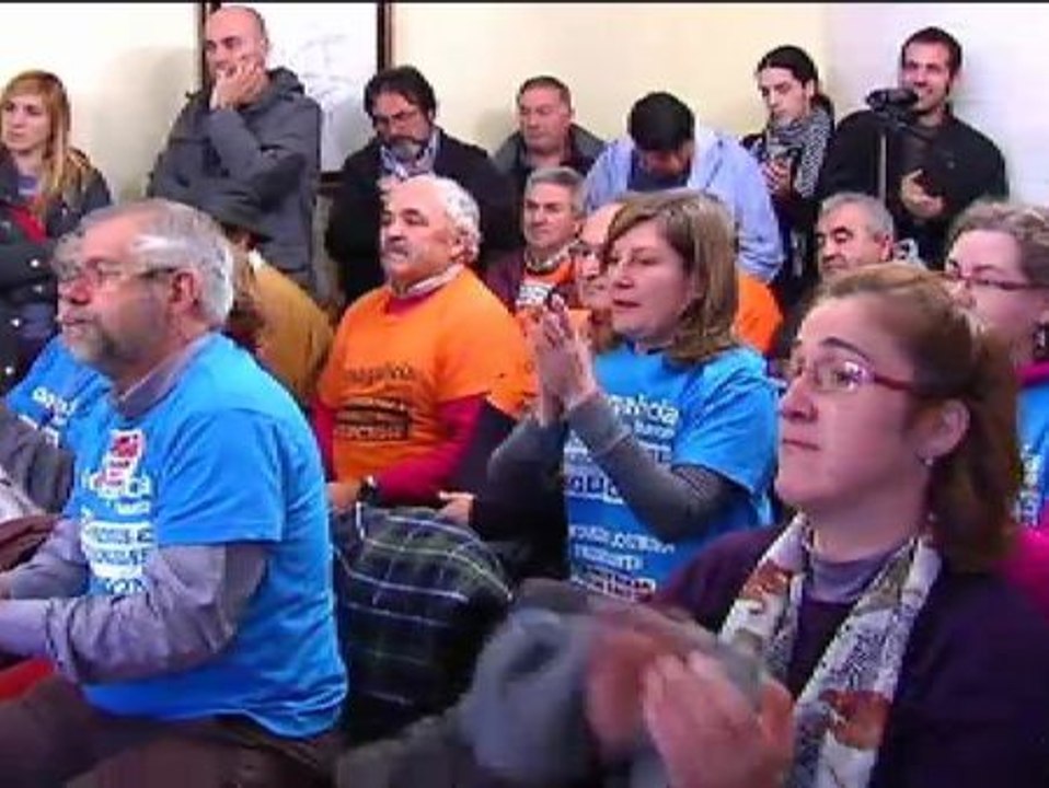 Afectados por las preferentes protestan en ayuntamientos de Galicia