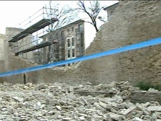 Se caen 30 metros de la muralla medieval de Zaragoza