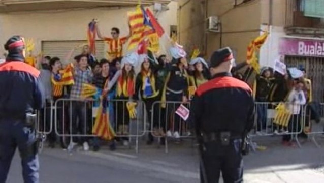 Bronca al Príncipe en su visita a un pueblo de Lleida