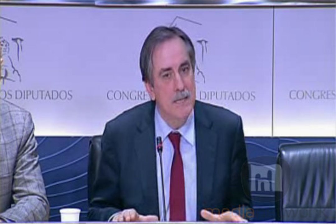 El PSOE llama a los afectados por las preferentes de Bankia a que no acepten el arbitraje