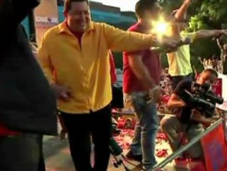 Hugo Chávez, entre el populismo y el liderazgo