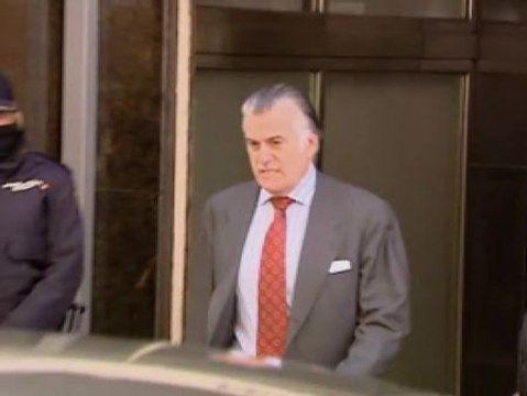 Bárcenas viajó hasta 16 veces a Suiza para ingresas casi 2 millones y medio de euros