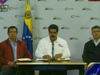 Los venezolanos rezan a su líder