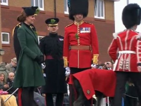 Un tacón le juega una mala pasada a Kate Middleton