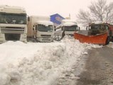 Más de 60 camiones se quedan bloqueados en Barraca por la nieve