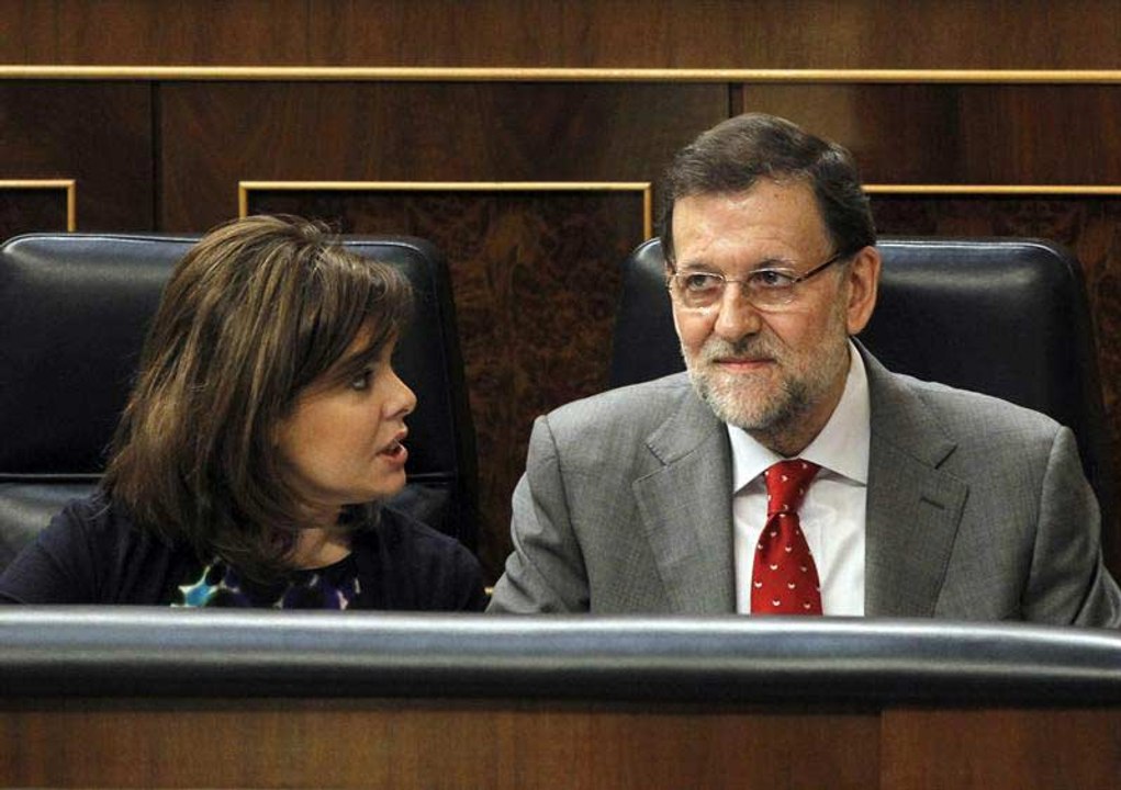 Rajoy dice que no rectifica su política económi...