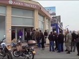 Colas en los cajeros del Popular Bank de Chipre que limita la retirada de efectivo a 260 euros diarios